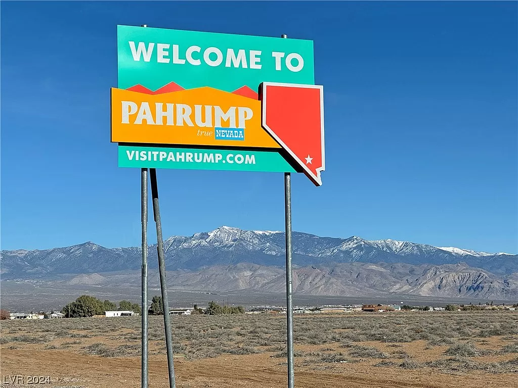 Sign that welcomes people to Pahrump.